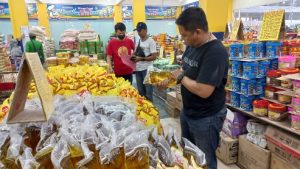 Antisipasi Makanan Kadaluarsa, Polsek Bengkong Lakukan Pengecekan di Beberapa Supermarket