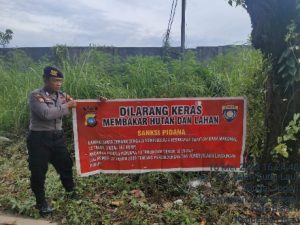Personil Polsek Batu Ampar Terus Gencar Sosialisasikan Karhutla Kepada Warga Batu Ampar