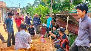 Personel TMMD dan Warga Kavling Seraya Sambau Rayakan Hari Kebangkitan Nasional Dengan Sukacita