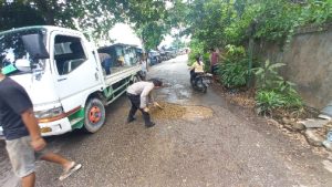 Lewat Sambang Bhabinkamtibmas Kampung Seraya Ajak Warga Wujudkan Kamtibmas yang Kondusif