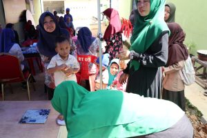  Warga Kavling Seraya menerima Penyuluhan KB Kes dan Stunting