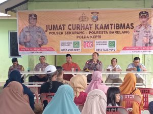 Jum’at Curhat Polsek Sekupang, Kapolsek Turun Langsung Dengarkan Aspirasi Warga Tiban Berlian