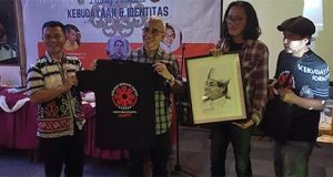  Dialog “Kebudayaan dan Identitas” yang Digelar Gebrak Dipuji, Prof Yusmar: Politik Identitas Perlu
