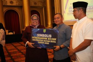Bersama HMR, Wagub Marlin Bagikan Insentif RT/RW Kecamatan Batamkota 