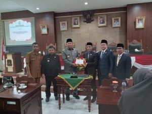 Sah…Ranperda Pajak dan Retribusi Daerah Diteken