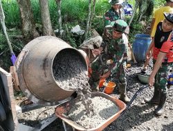 Tak Kenal Lelah Satgas TMMD Bersama Warga Bangun Jalan