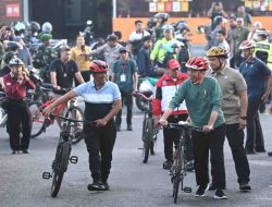 Mentan Amran dampingi Presiden bersepeda sapa warga Mataram