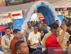 Presiden Jokowi kunjungi Mall The Park Kendari disambut ribuan warga