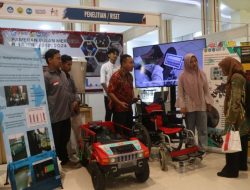 Mahasiswa tampilkan kursi roda pintar di pameran pendidikan Unej