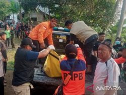 Petugas temukan jasad korban mengambang di Sungai Citarum
