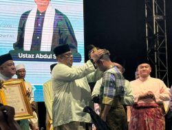 Ustad Abdul Somad Terima Anugerah Murabbi Nusantara dari Kerajaan Melaka