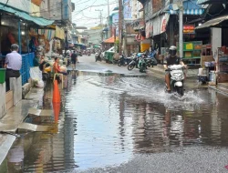 Banjir Rob Rendam Sejumlah Ruas Jalan Hingga Toko di Tanjungpinang
