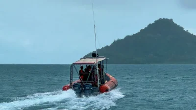 Basarnas Natuna Cari Warga Serasan Hilang di Perairan Pulau Merundung