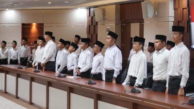 Sekda Jefridin Lepas Santri Pondok Pesantren Medina Umah Cendikia ke Yoyakarta