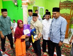 Safari Ramadhan di Desa Rantau Panjang, Bupati Lingga Serahkan Bantuan dan Bahas Infrastruktur