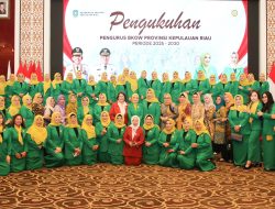 Ketua TP-PKK Kota Batam, HJ Erlita Hadiri Pengukuhan BKOW Provinsi Kepri
