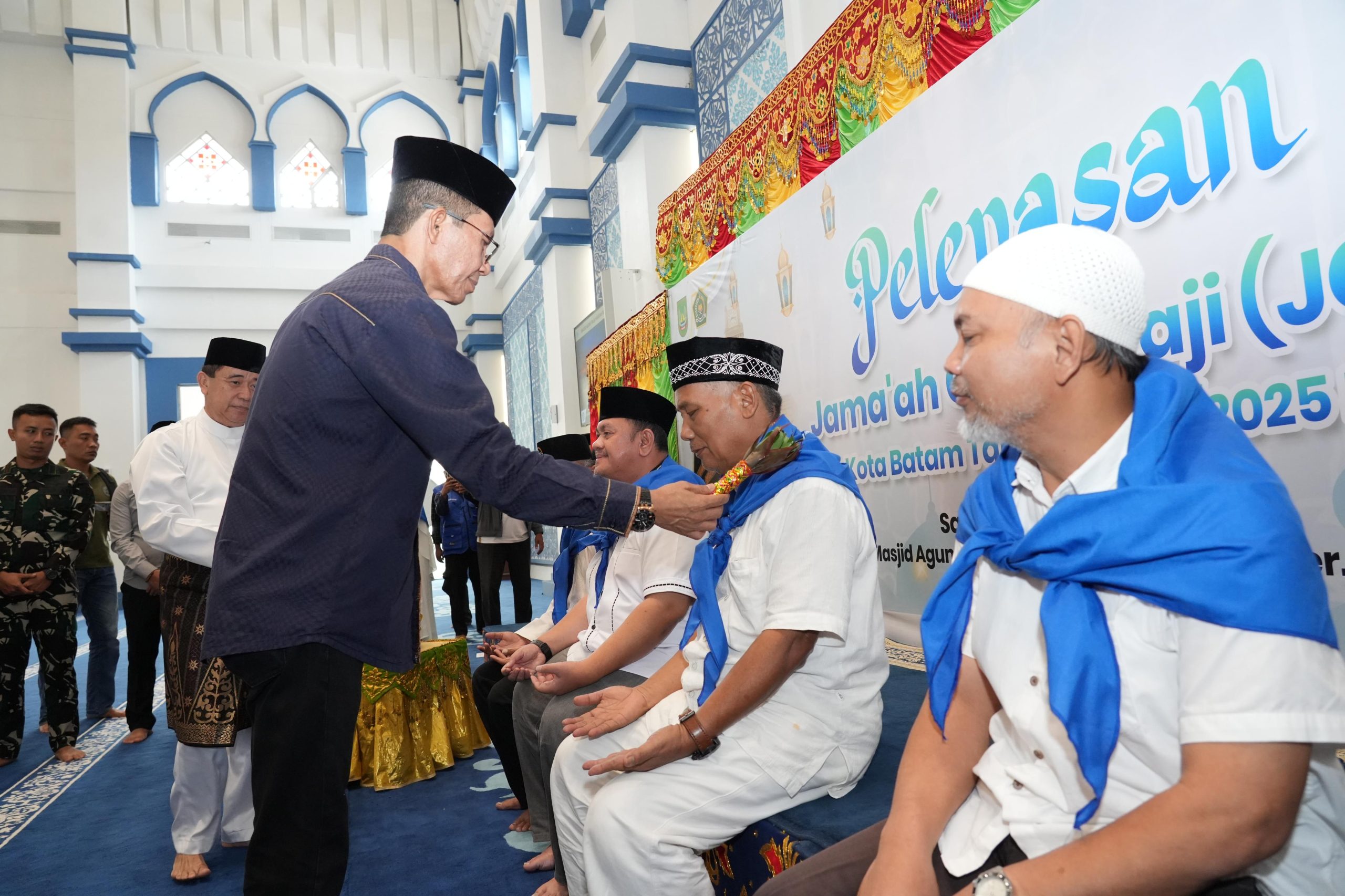 Kementerian Haji dan Umrah Kota Batam meminta 244 Jamaah Haji Kepri dari daftar cadangan bersiap mengisi sisa kuota haji reguler 2026. Seluruh jamaah diminta mengaktifkan ponsel dan menyiapkan dokumen pendukung.
