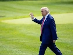 Trump Ancam Tarif untuk Samsung dan Produsen Ponsel Lainnya, Selain Apple