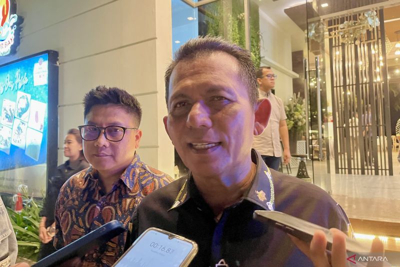 Sembako di Kepri dipastikan aman hingga Idul Fitri 2026. Gubernur Ansar Ahmad membeberkan strategi stok beras, kerja sama Rp4 triliun, dan gerakan tanam cabai.