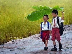 Prakiraan Cuaca di Kepri Senin 14 Juli 2025, Lengkapi Anak dengan Jas Hujan dan Dampingi