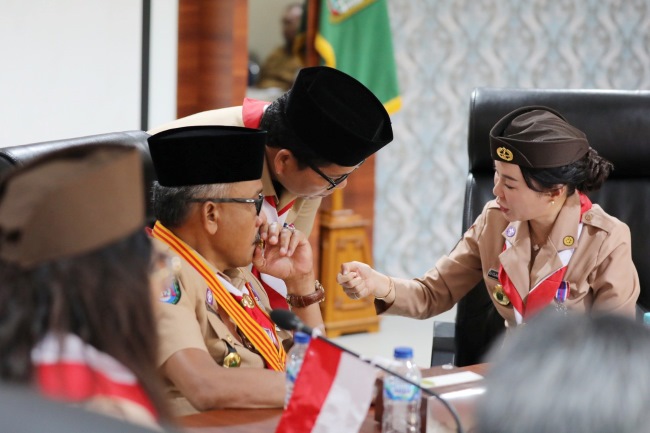 Pesta Rakyat Batam 2025 hadir di Alun-alun Engku Putri dengan hiburan seni, budaya, artis ibu kota, dan doorprize spektakuler. Masyarakat diajak tumpah ruah merayakan HUT ke-80 Kemerdekaan RI bersama.