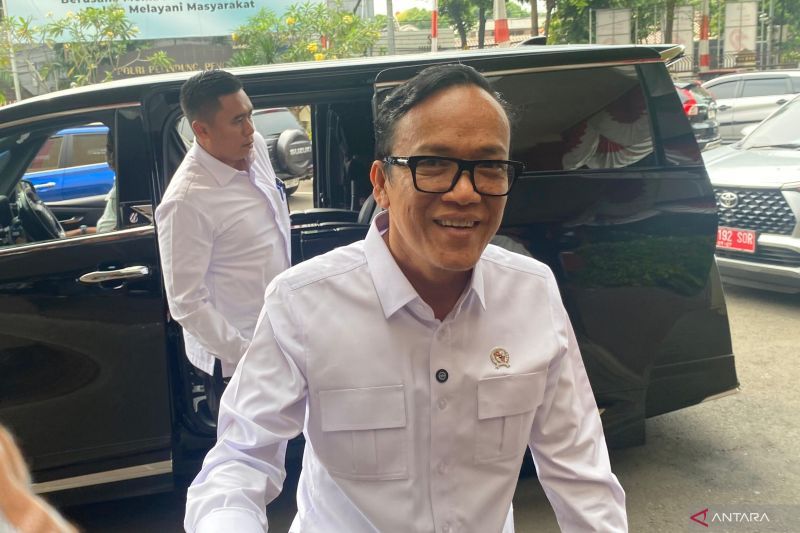 OTT Wamenaker menghebohkan publik. Wakil Menteri Ketenagakerjaan Immanuel Ebenezer Gerungan ditangkap KPK bersama 10 orang lainnya, dengan puluhan kendaraan dan uang tunai disita.