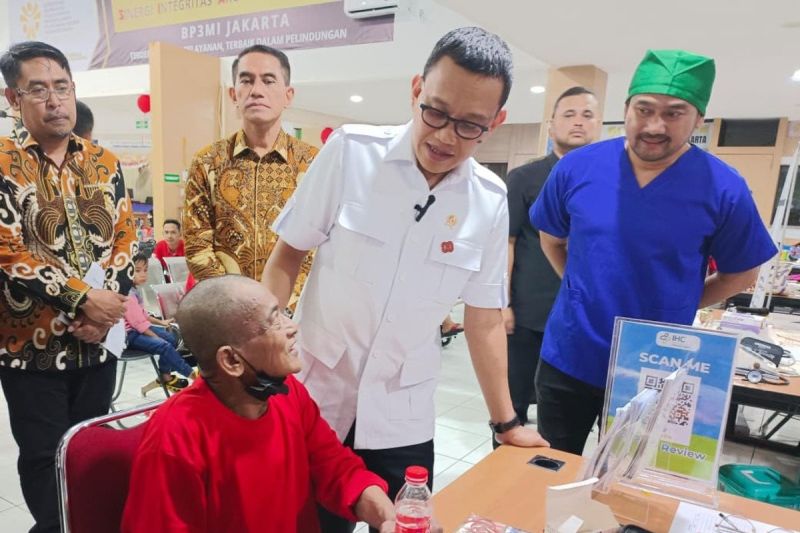 Menteri Pelindungan Pekerja Migran Indonesia (P2MI) Abdul Kadir Karding, Kamis, meninjau Cek Kesehatan Gratis (CKG)