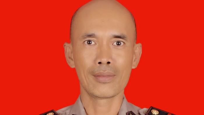 Ipda Donlad Junus Halomoan, anggota Brimob Polda Riau, gugur saat bertugas memadamkan kebakaran hutan dan lahan di Rokan Hilir. Kepergiannya menjadi simbol perjuangan para pahlawan lingkungan melawan karhutla.