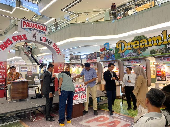 Pemenang PKP Expo Batam 2025 diumumkan, lima konsumen beruntung bawa pulang hadiah total Rp100 juta. PKP semakin tegaskan posisinya sebagai developer properti terbesar di Batam.