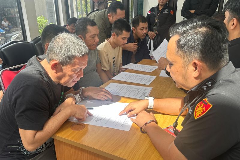 Tersangka penyelundup narkoba jenis sabu sabu seberat 2 ton ke Batam
