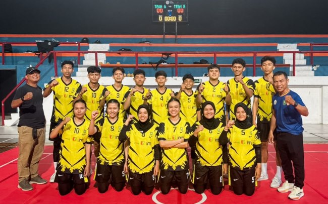 Indosat Ooredoo Hutchison mendukung kontingen mahasiswa Riau di POMNAS 2025 dengan seratus set seragam resmi dan peningkatan fasilitas olahraga di Universitas Riau.