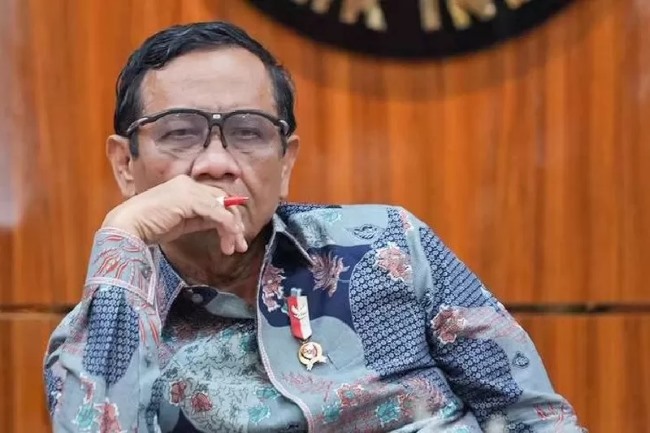 Pernyataan Mahfud MD soal kesalahan penyebutan jabatan membuka kemungkinan Nadiem Makarim bisa bebas dari dakwaan korupsi Chromebook. Benarkah celah eksepsi bisa jadi senjata tim kuasa hukumnya?