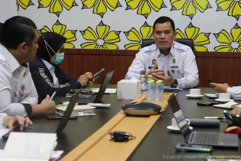 Kemenkum Kepri berhasil mencapai target 100% pembentukan posbakum di Bintan dan Tanjungpinang. Inilah kisah kolaborasi pemerintah dan masyarakat dalam membangun kesadaran hukum yang inklusif, dari kota hingga desa.