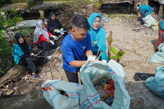 Oakwood Hotel & Apartments Grand Batam menunjukkan komitmennya terhadap pelestarian lingkungan melalui aksi bersih laut di Batu Ampar pada World Cleanup Day 2025, bersama komunitas lokal dan inisiatif Ascott Cares.