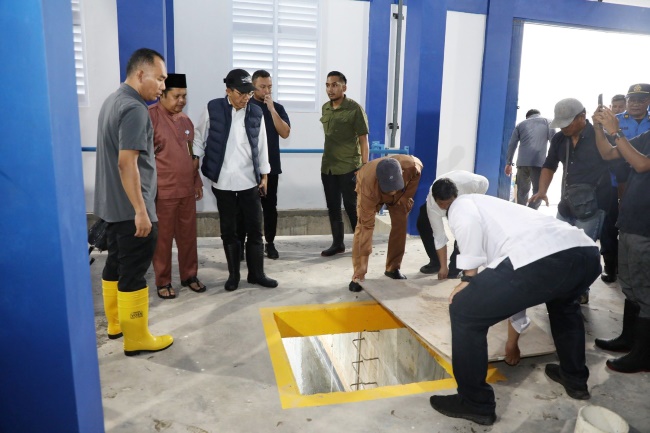 Pemerintah Kota Batam terus berupaya mengatasi banjir Batam dengan membangun pompa air di Batuampar dan memperkuat sinergi bersama masyarakat. Wali Kota Amsakar Achmad menegaskan, kebersamaan menjadi kunci utama untuk mewujudkan Batam yang bebas banjir dan lebih maju.