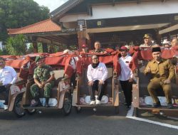 Prabowo Lanjutkan Pembagian Becak Listrik di Mojokerto