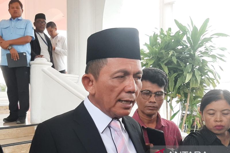 Seluruh ASN wajib mengumandangkan Shalawat Busyro setiap harinya pada pukul 10.00 WIB atau usai menyanyikan lagu Indonesia Raya