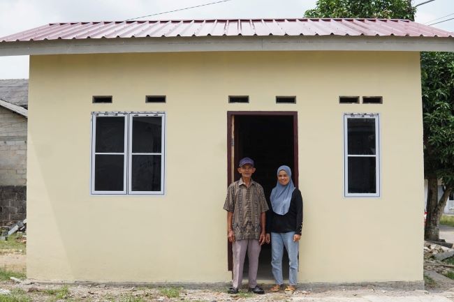 Program rehabilitasi rumah tidak layak huni Pemprov Kepri bukan sekadar pembangunan fisik, tetapi juga menghadirkan kembali martabat dan kebahagiaan bagi masyarakat berpenghasilan rendah.