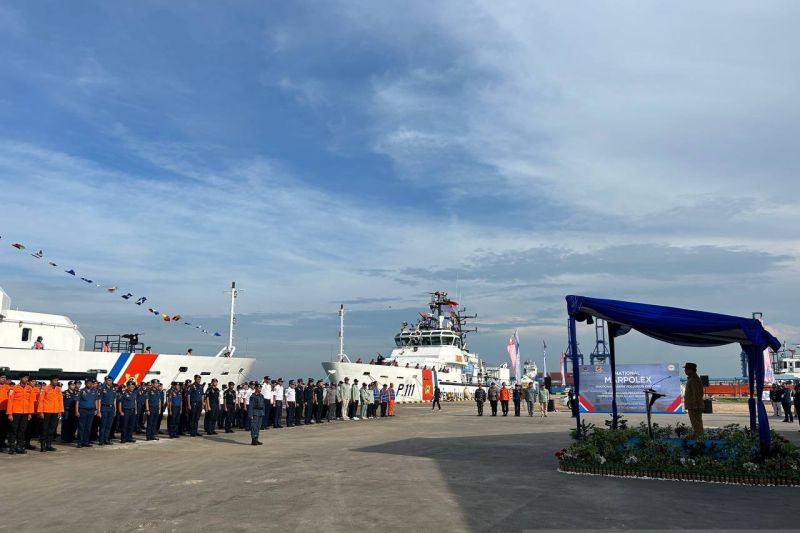 Letak strategis memberikan nilai ekonomi yang tinggi tapi juga menghadirkan risiko tumpahan minyak yang signifikan