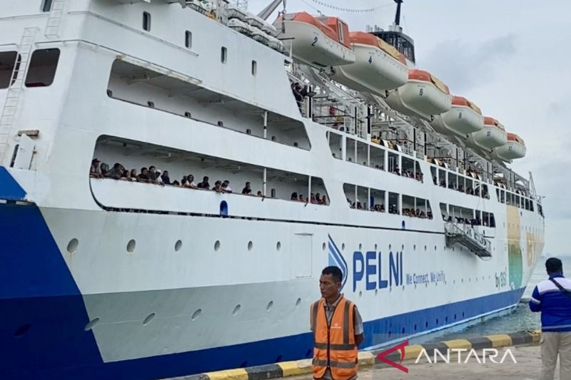 Jadwal Pelni Batam pada Natal 2025 dan Tahun Baru 2026 semakin padat. Pelni menambah kapal KM Nggapulu, membuka diskon tarif 20 persen, dan menyiapkan kapasitas ekstra untuk rute Batam–Belawan–Tanjung Priok–Karimun.