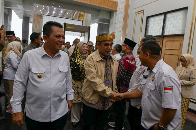 Ketua MPR RI Ahmad Muzani mendapat penyambutan adat Melayu saat tiba di Tanjungpinang. Gubernur Kepri Ansar Ahmad menyebut kunjungan ini sebagai momentum memperkuat semangat kebangsaan.