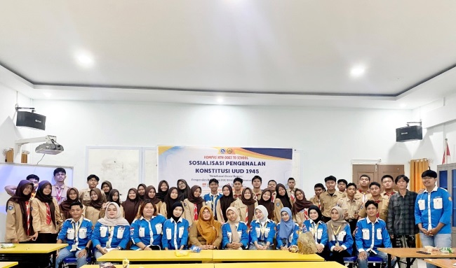 Kompas HTN menggelar program “Goes to School” di SMA Negeri 2 Tanjungpinang untuk mengenalkan UUD 1945 kepada pelajar. Kegiatan interaktif ini menumbuhkan literasi konstitusi dan membangun generasi muda yang paham dasar negara.