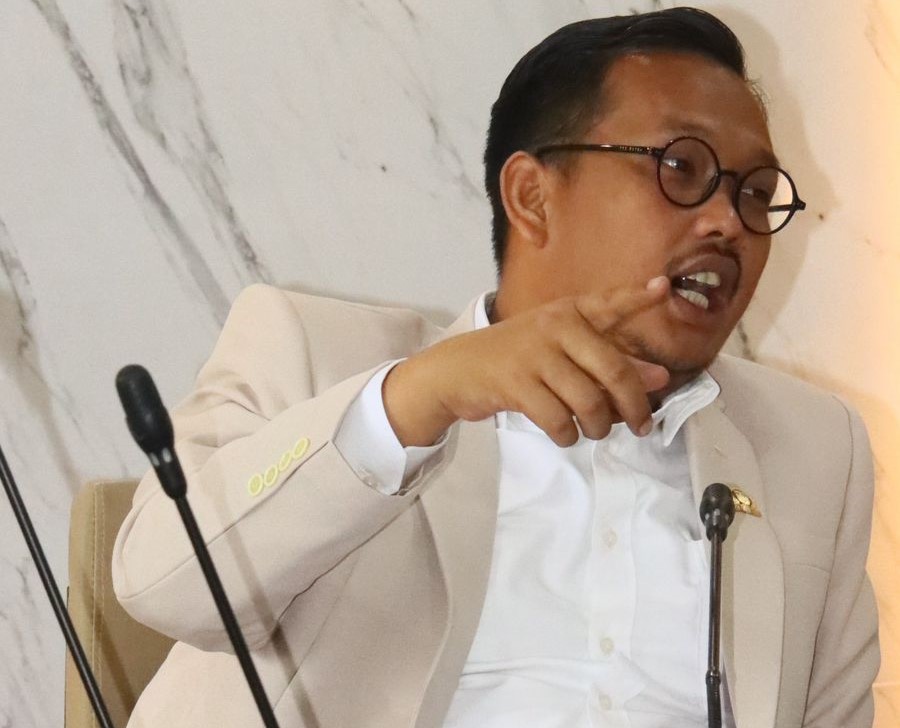 Kasus dugaan oknum Pejabat Pemko Mesum di Batam jadi sorotan. DPRD Batam mendesak BKPSDM membentuk tim khusus dan meminta koordinasi dengan Polda Kepri.