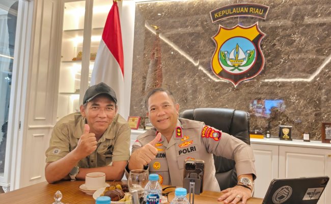 Agus Bagjana bersilaturahmi dengan Kapolda Kepri jelang perjalanan sepeda motor menjelajahi 13 negara menuju Arab Saudi melalui jalur darat.