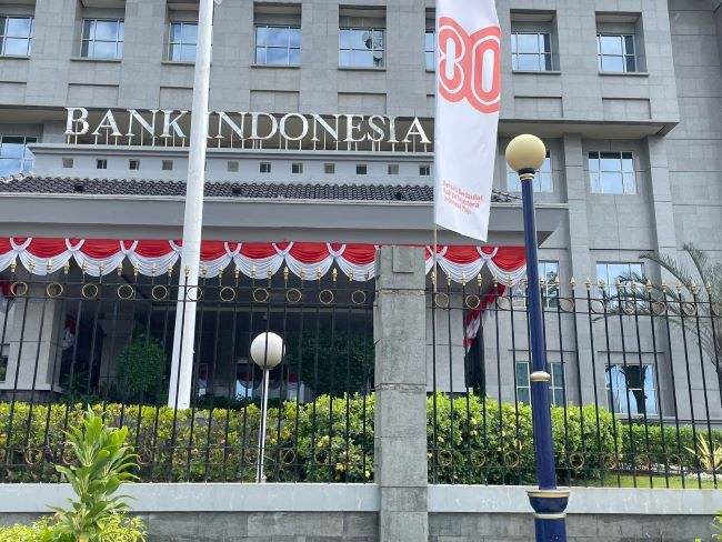 Inflasi Kepri 2025 tetap terkendali meski harga pangan dan transportasi naik. Bank Indonesia ungkap peran TPID dan strategi 4K jaga stabilitas harga.