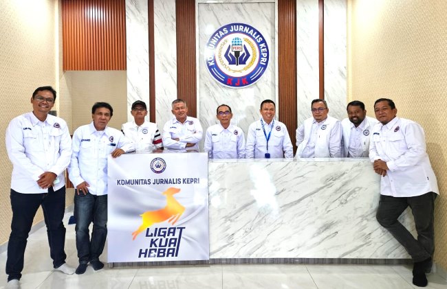 Komunitas Jurnalis Kepri (KJK) menggelar aksi bersih pantai, donor darah, dan penanaman mangrove untuk menyambut HPN 2026 sebagai wujud kepedulian sosial dan lingkungan di Kepri.