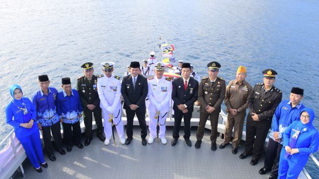 Lanal Tarempa memperingati Hari Dharma Samudera 2026 dengan upacara dan tabur bunga di Perairan Antang, sebagai bentuk penghormatan atas jasa pahlawan laut.