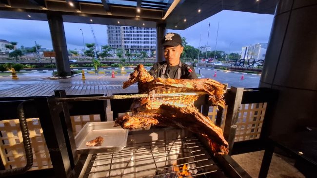 Grand Mercure Batam Centre rayakan Ramadan dengan sentuhan elegan melalui Ruang Rasa Ramadan, hadirkan iftar premium, donasi sosial, dan hadiah menarik.