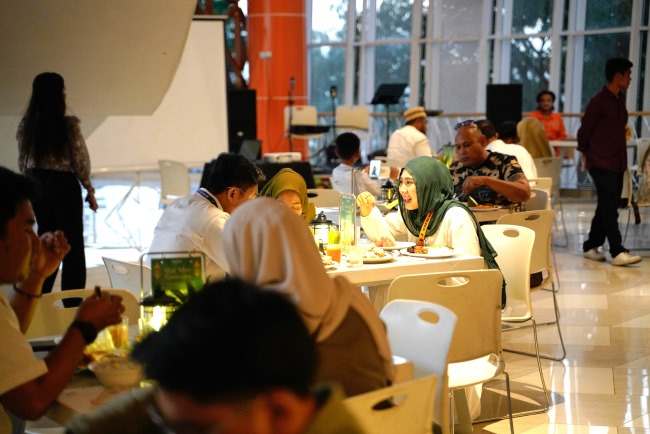 HARRIS Barelang Batam menghadirkan program 24 Hours Stay dengan konsep Makna Ramadan – Journey of Flavours, lengkap dengan iftar buffet, sahur, dan promo spesial selama Ramadan.