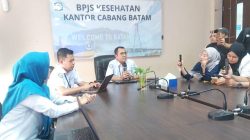 Kepala BPJS Kesehatan Cabang Batam, Harry Nurdiansyah saat memaparkan kesiapan pelayanan selama mudik lebaran 2026 di Batam